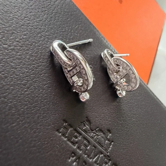 NEW! RARE✨HERMÈS 18K White Gold Chaine d'Ancre Enchainee Diamond Small Earrings - Picture 2 of 9